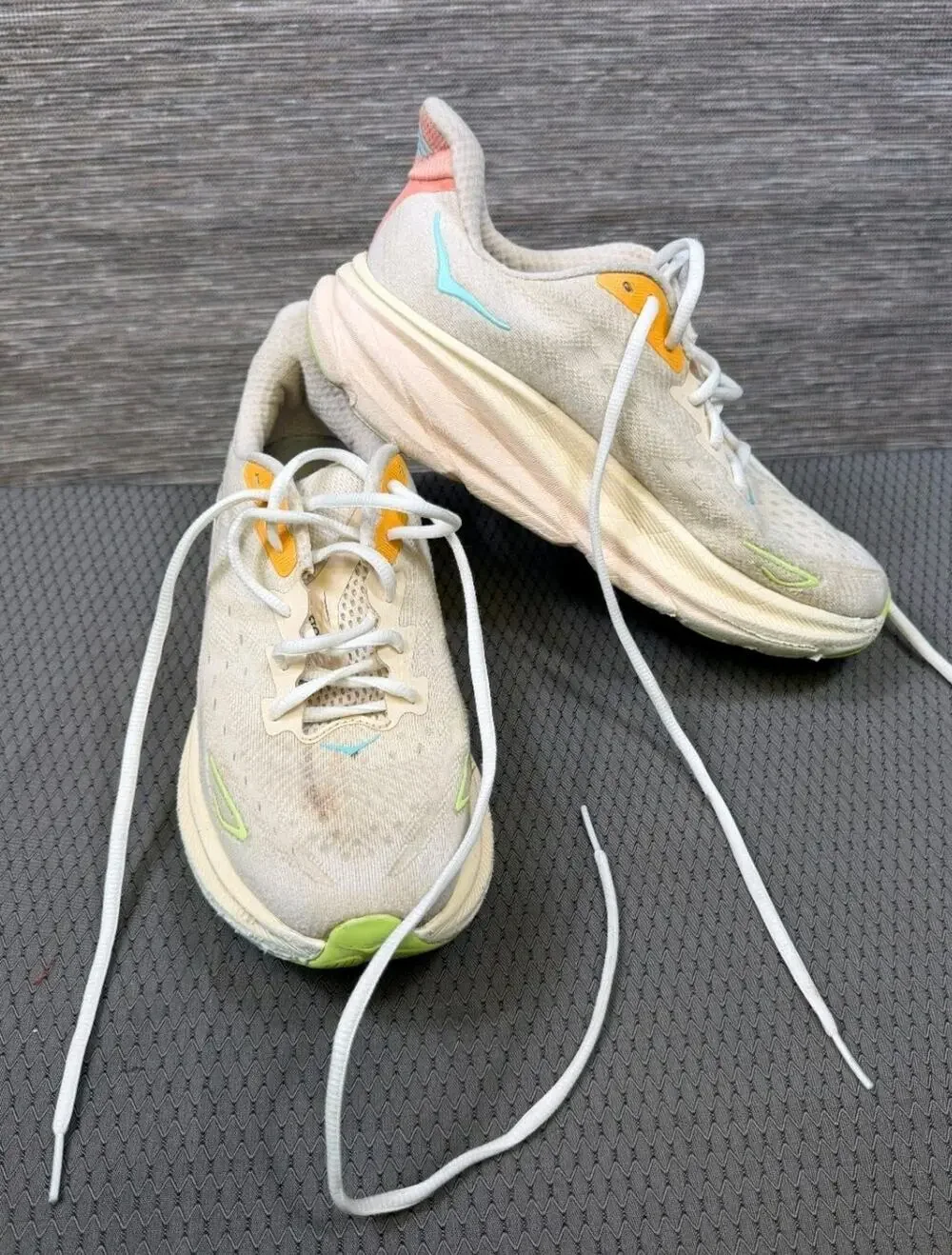Hoka One One Clifton 9 Womens Size 8B Vanilla Cream Gray Running Shoes Sneakers